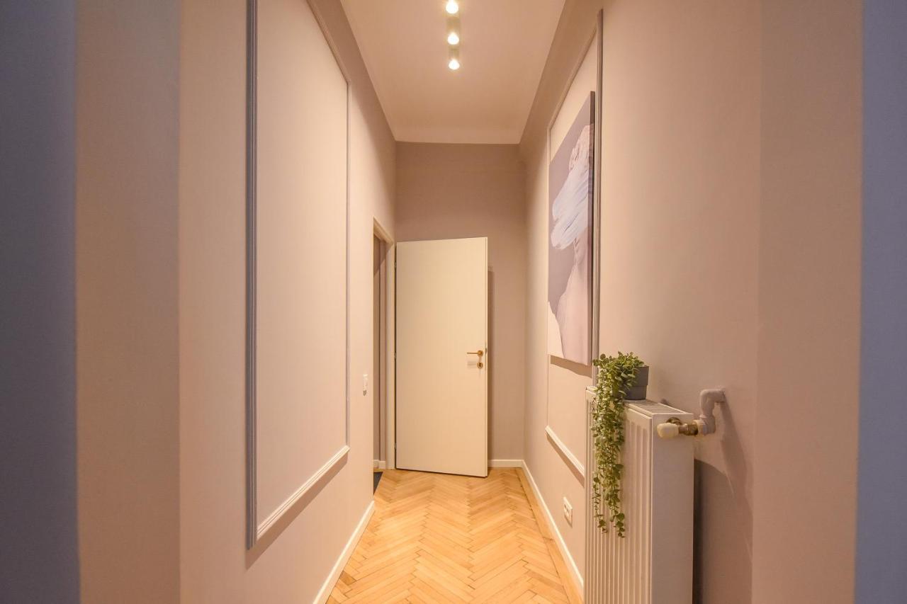 Modern Stay - Central Studios With Wall Projector Near Radisson Букурещ Екстериор снимка