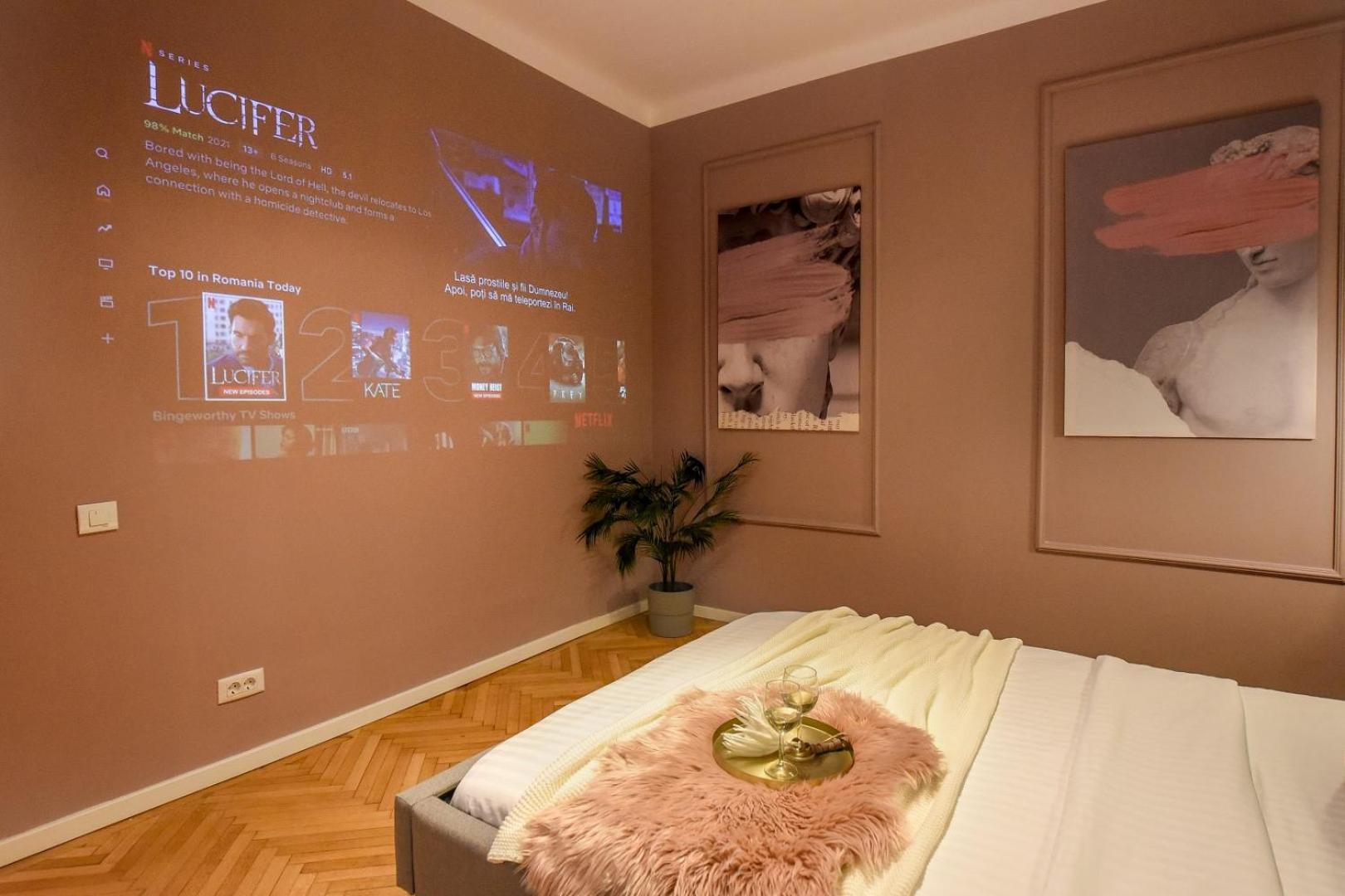Modern Stay - Central Studios With Wall Projector Near Radisson Букурещ Стая снимка