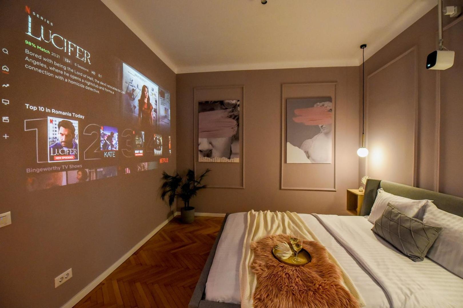 Modern Stay - Central Studios With Wall Projector Near Radisson Букурещ Стая снимка